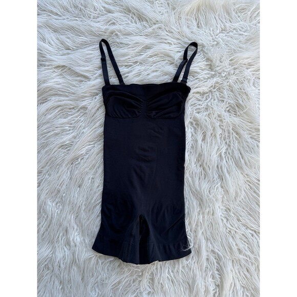 Skims Seamless Sculpt Strapless Shortie Bodysuit Onyx 
Size Medium - Picture 4 of 12
